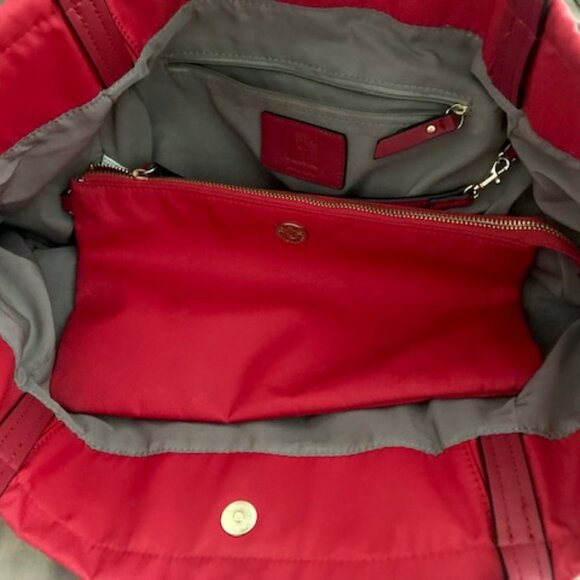 ANNE KLEIN ALLY Y2K LARGE RED NYLON TOTE BAG WEEKENDER WITH WRISTLET MAKEUP BAG - Picture 13 of 16